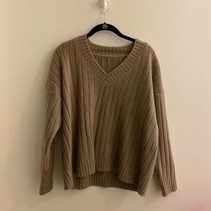 Super cute & chic sweater